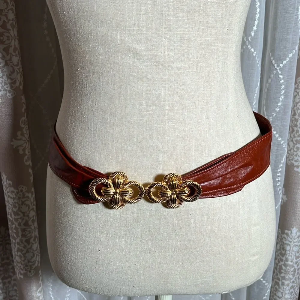 🌟 Vintage Leather Belt with Ornate Gold Buckle